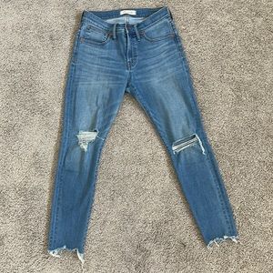 Madewell distressed skinny blue jean in size 27 petite